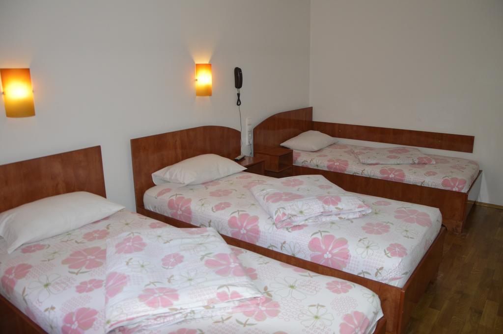 Motel Buti Sighetu Marmatiei Phòng bức ảnh