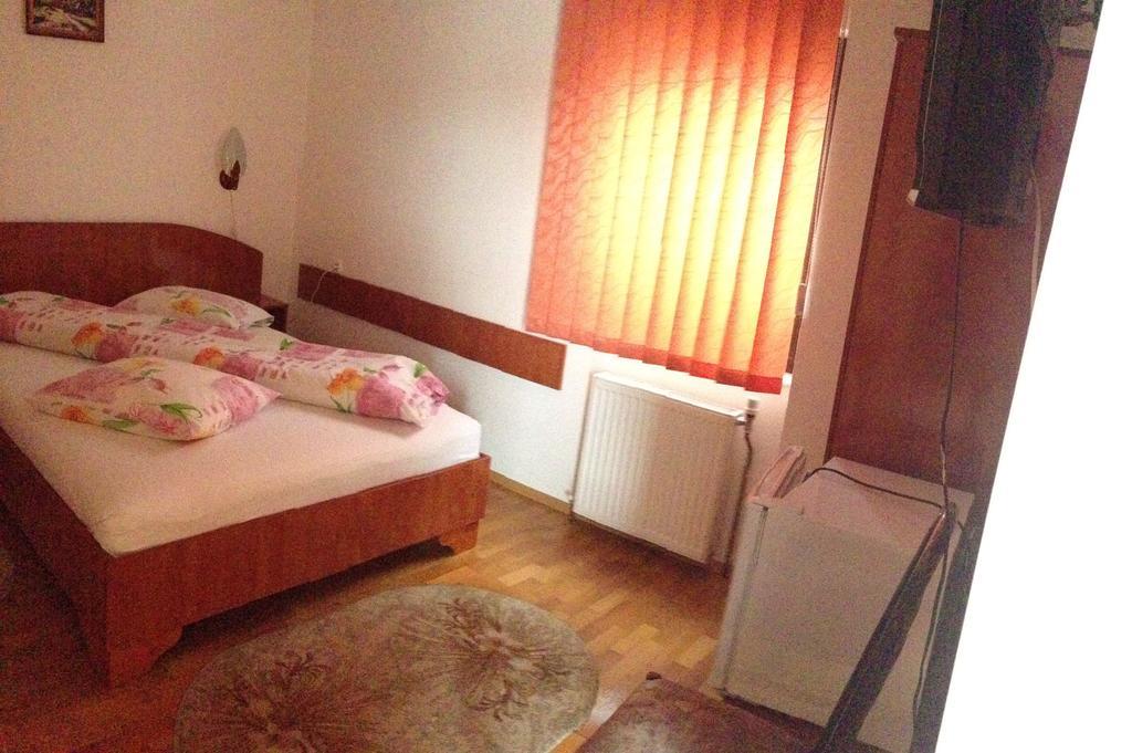 Motel Buti Sighetu Marmatiei Phòng bức ảnh