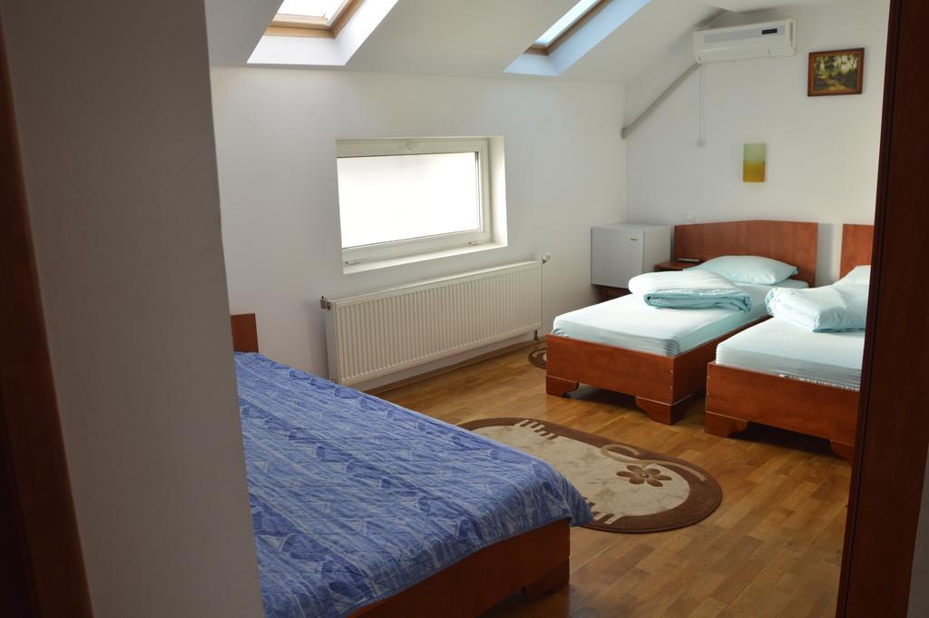 Motel Buti Sighetu Marmatiei Phòng bức ảnh