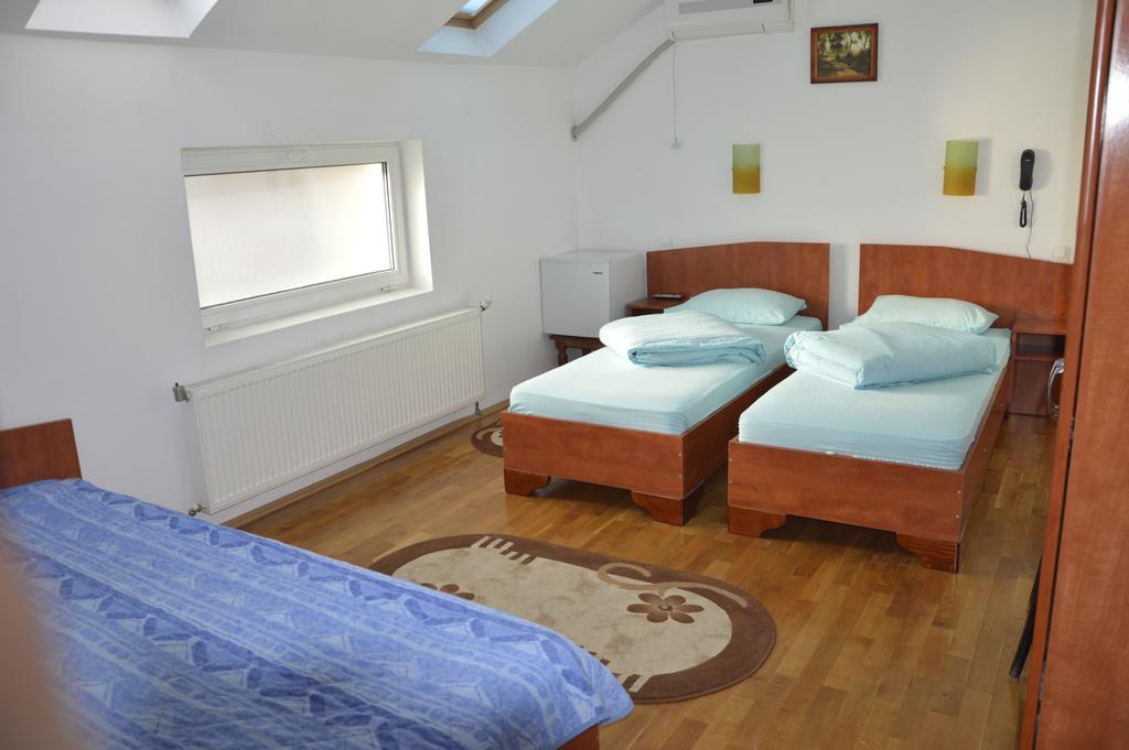 Motel Buti Sighetu Marmatiei Phòng bức ảnh