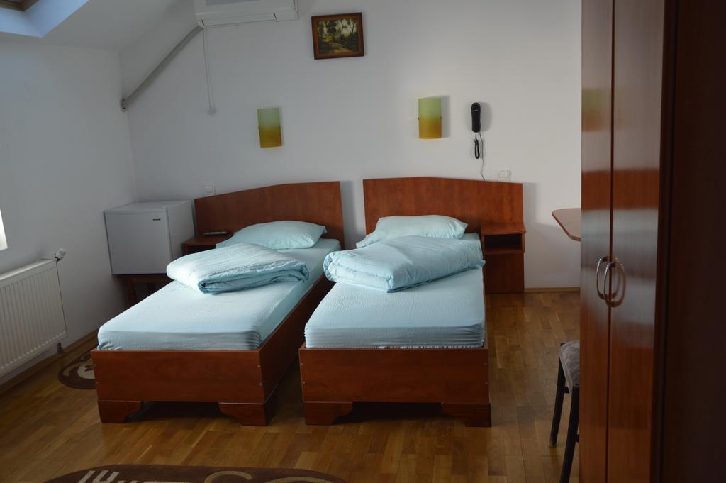 Motel Buti Sighetu Marmatiei Phòng bức ảnh