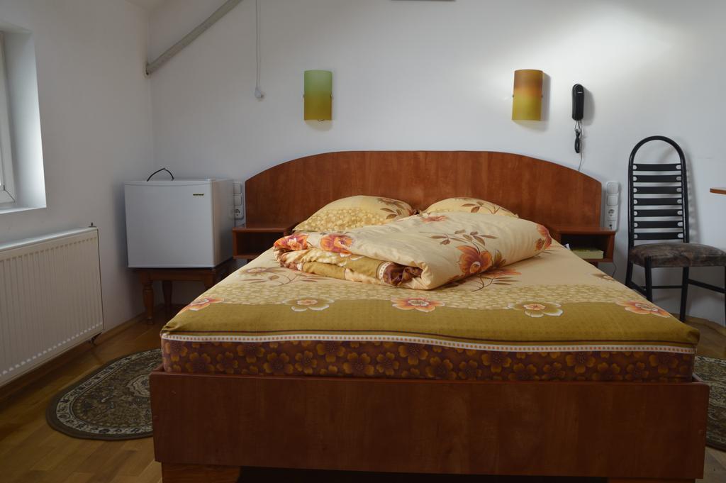Motel Buti Sighetu Marmatiei Phòng bức ảnh
