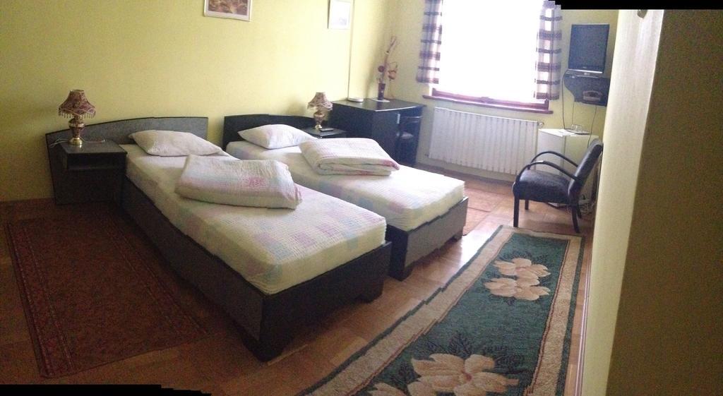 Motel Buti Sighetu Marmatiei Phòng bức ảnh